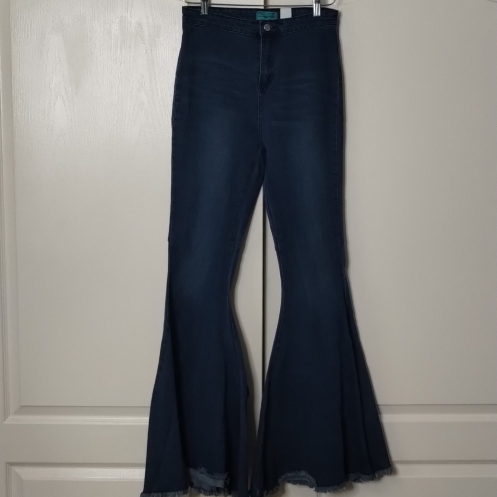 Turquoise Haven women's size medium wide flare stretch raw hem jeans high rise